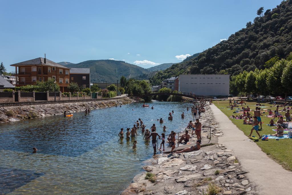 Hostal Tres Campanas Villafranca Del Bierzo Exteriér fotografie