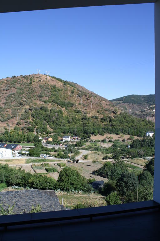 Hostal Tres Campanas Villafranca Del Bierzo Pokoj fotografie