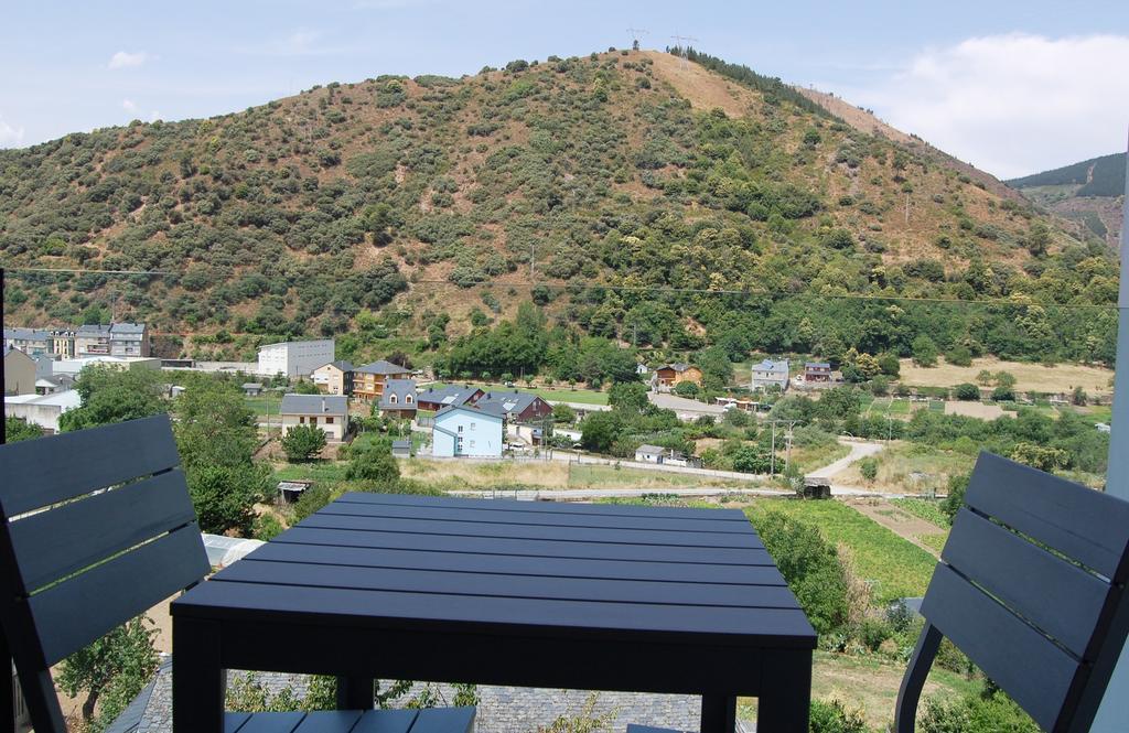 Hostal Tres Campanas Villafranca Del Bierzo Exteriér fotografie