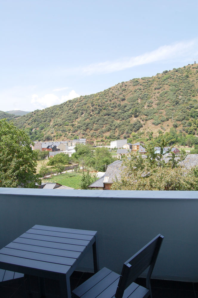 Hostal Tres Campanas Villafranca Del Bierzo Exteriér fotografie